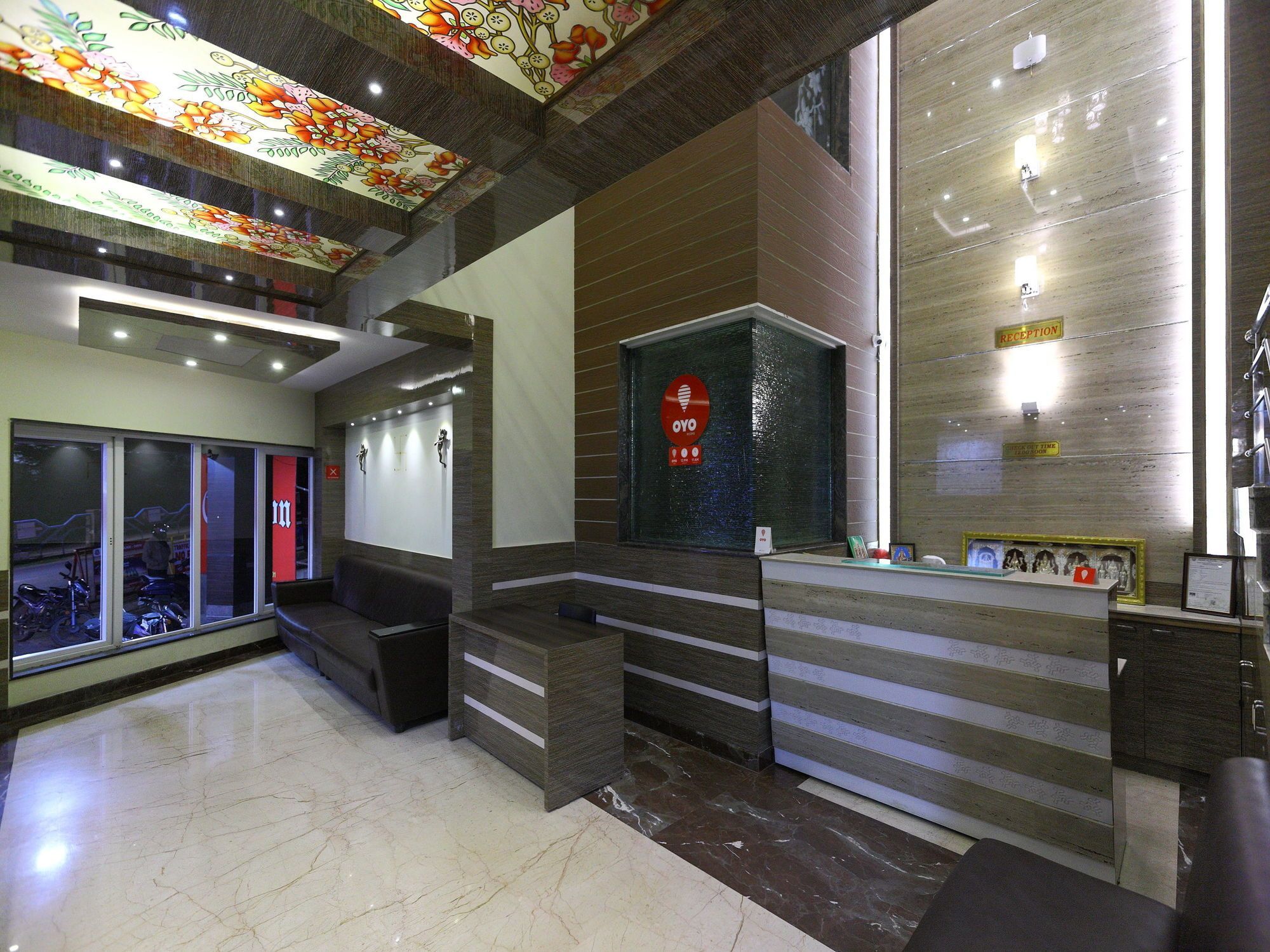 Oyo 7987 Hotel Carnation Утакаманд Экстерьер фото
